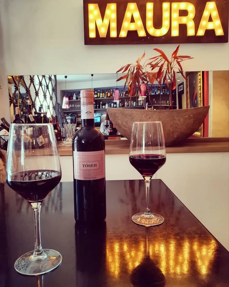 MAURA Wines & Food